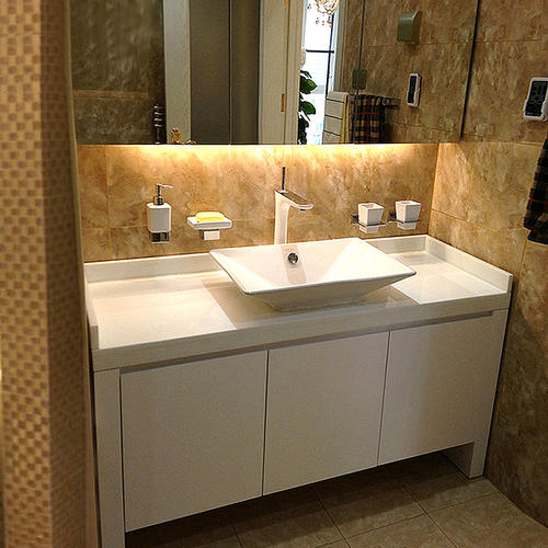 浴室柜什么材质比较好？壁柜和落地柜哪种更防潮？